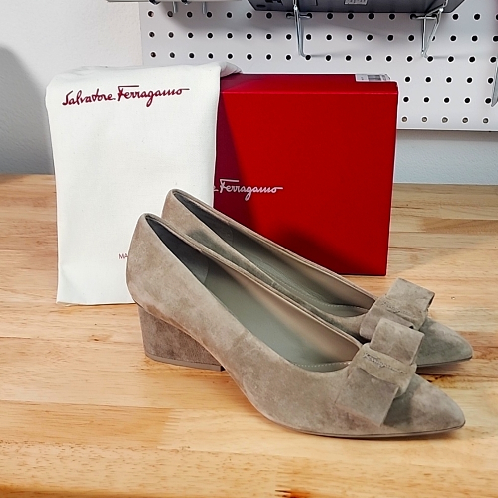 Suede ferragamo viva pumps